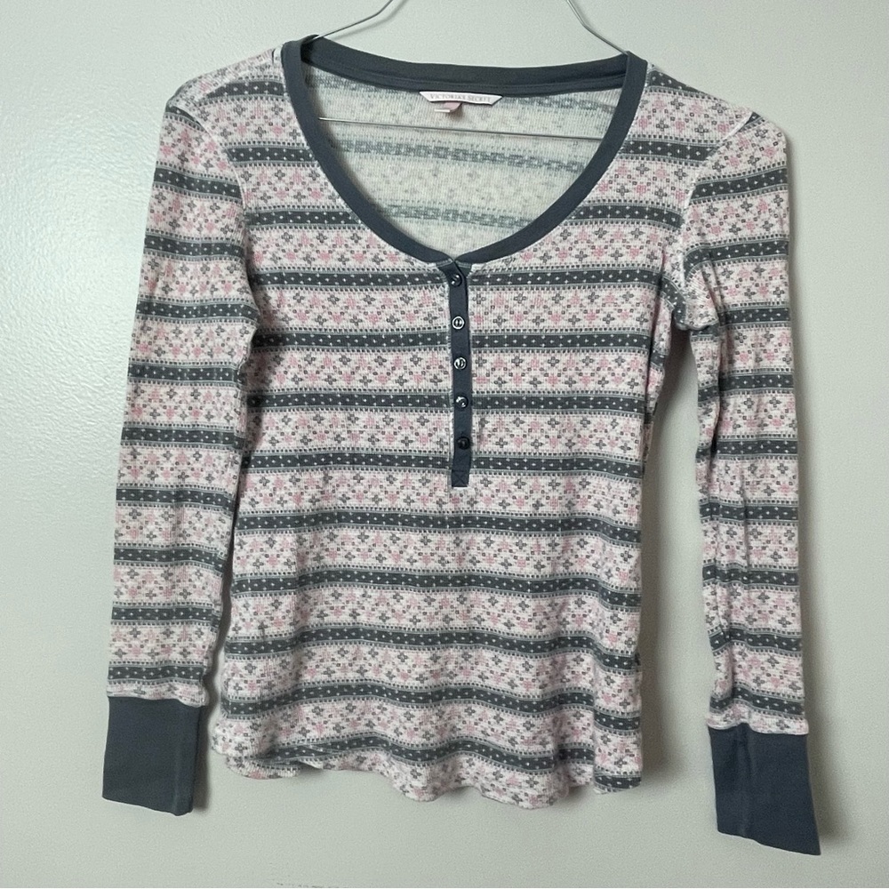 Victoria’s Secret Thermal V-Neck Shirt with Snowflake Design – XS
